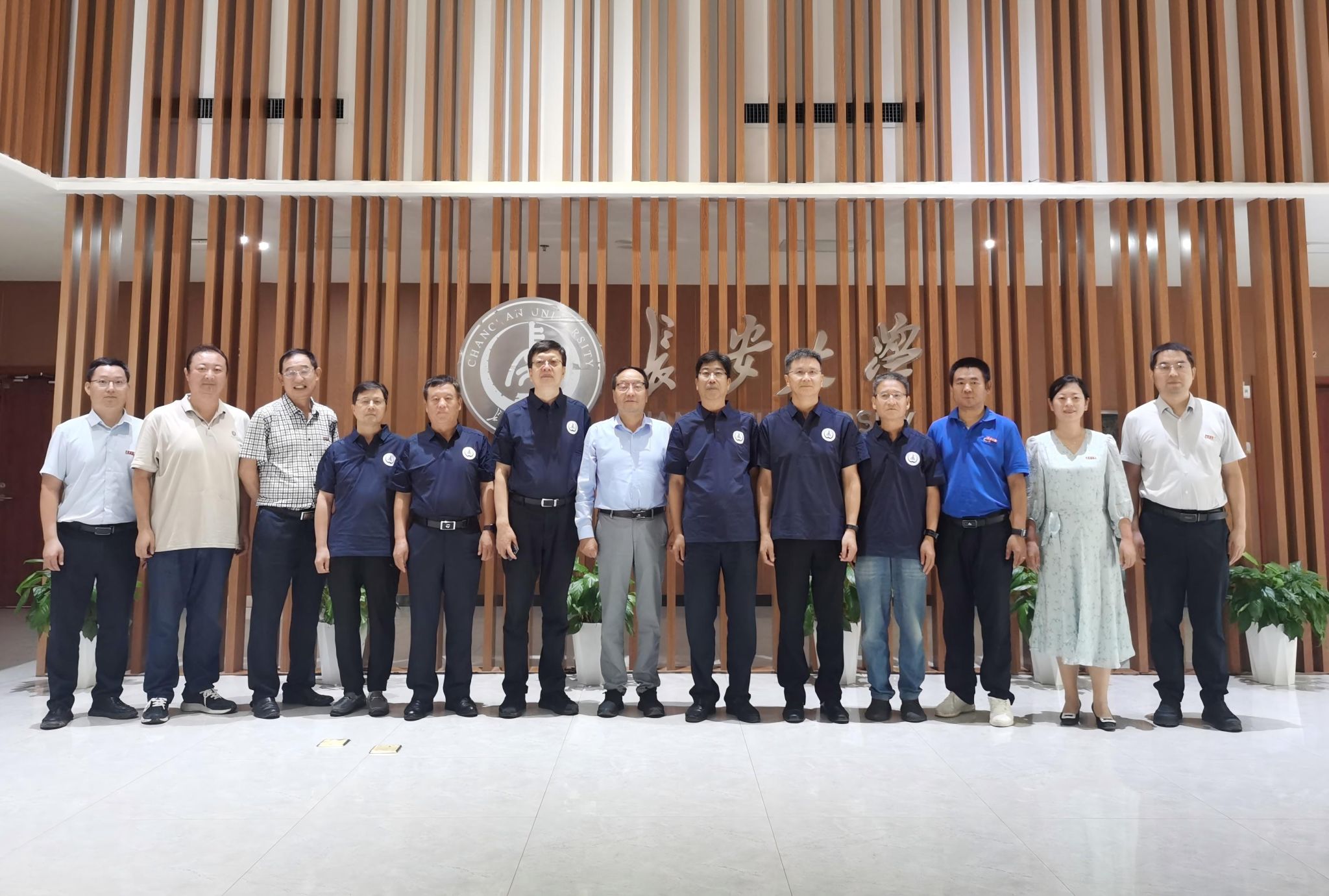 工程机械学院81级筑路机械专业毕...